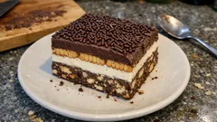 Γλυκό ψυγείου με μπισκότα: μωσαϊκό, βανίλια & σοκολάτα σε στρώσεις